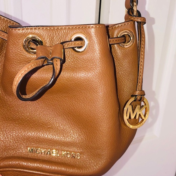 Michael Kors Handbags - Michael Kors Jules Bucket Bag